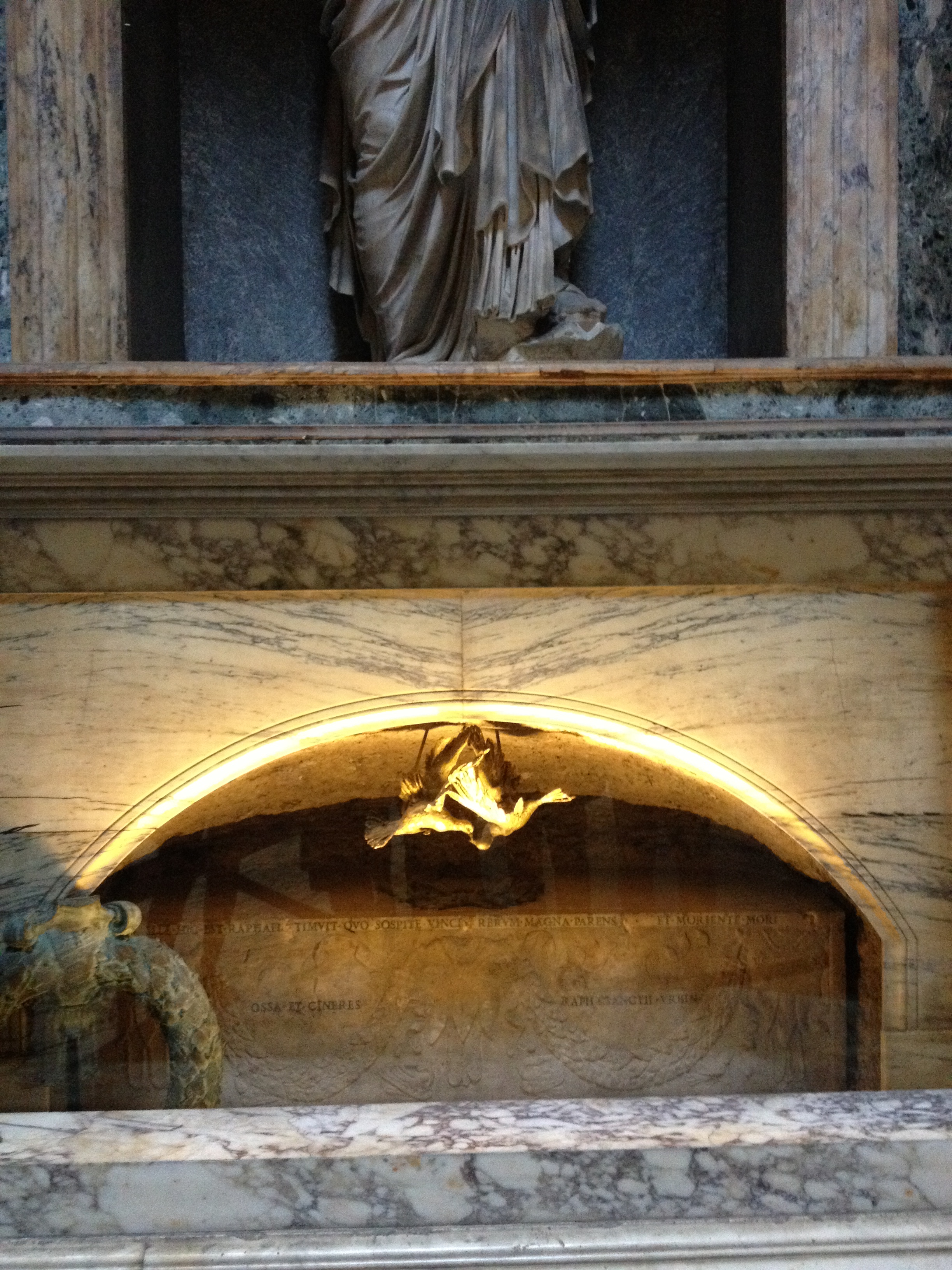 Rome Pantheon Raphaels tomb
